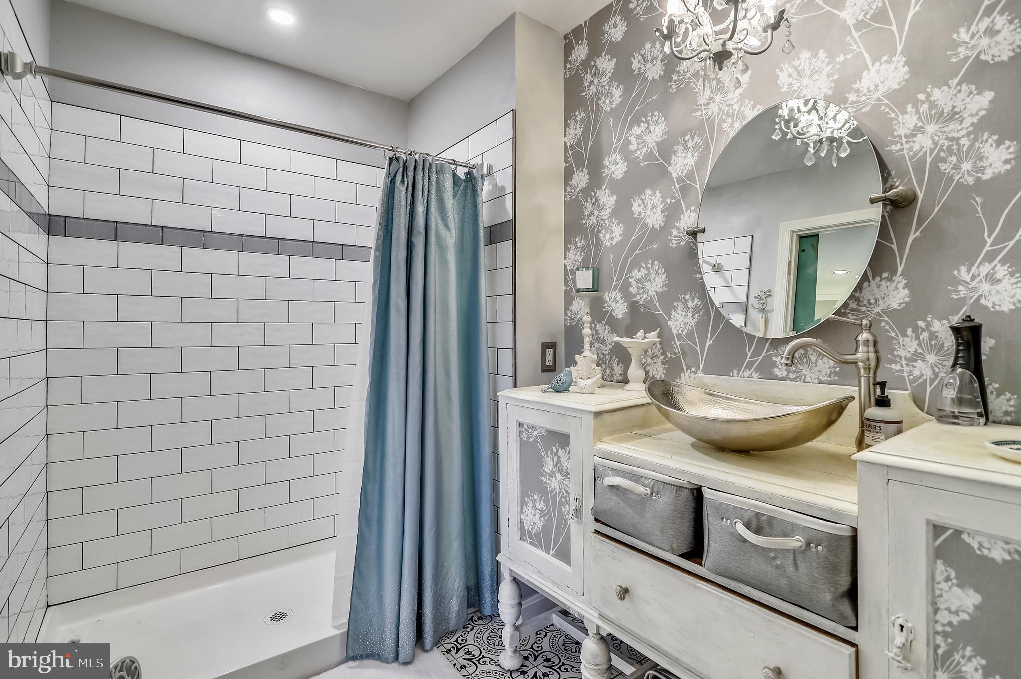 QUEENS LANDING - Residential