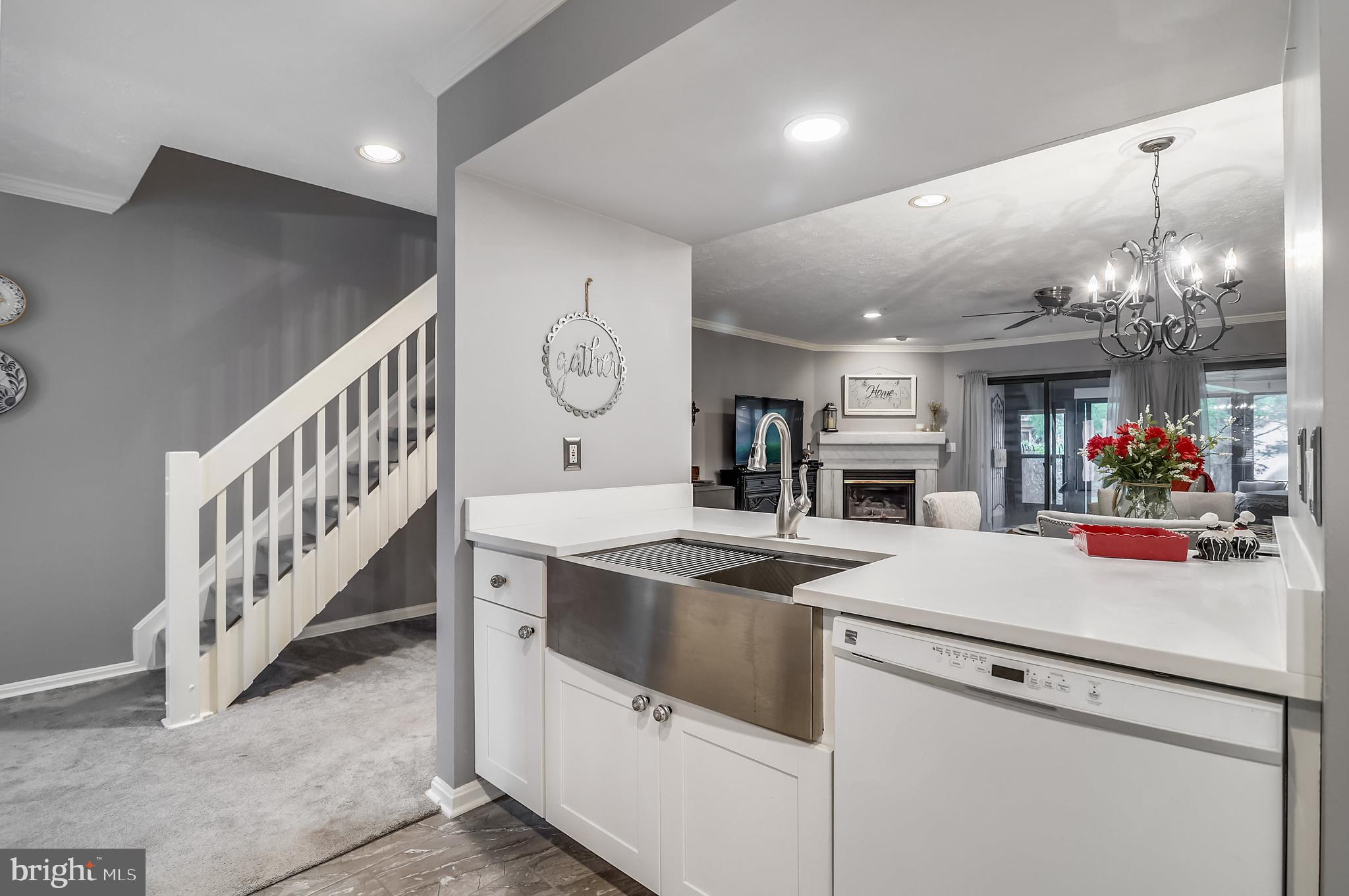 QUEENS LANDING - Residential