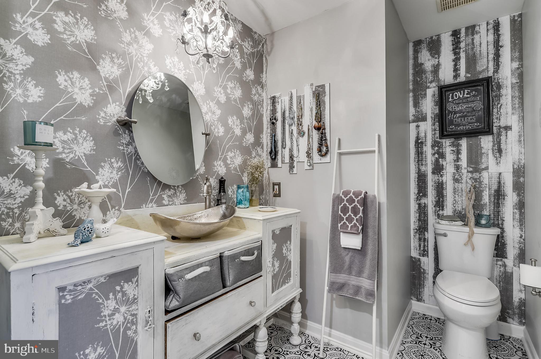 QUEENS LANDING - Residential