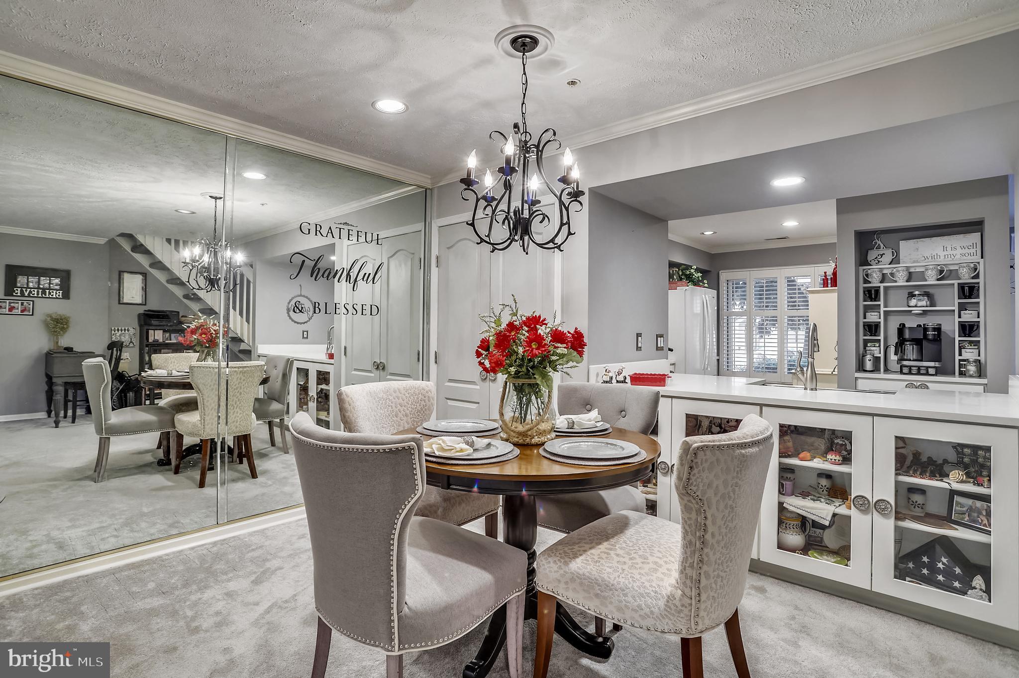 QUEENS LANDING - Residential