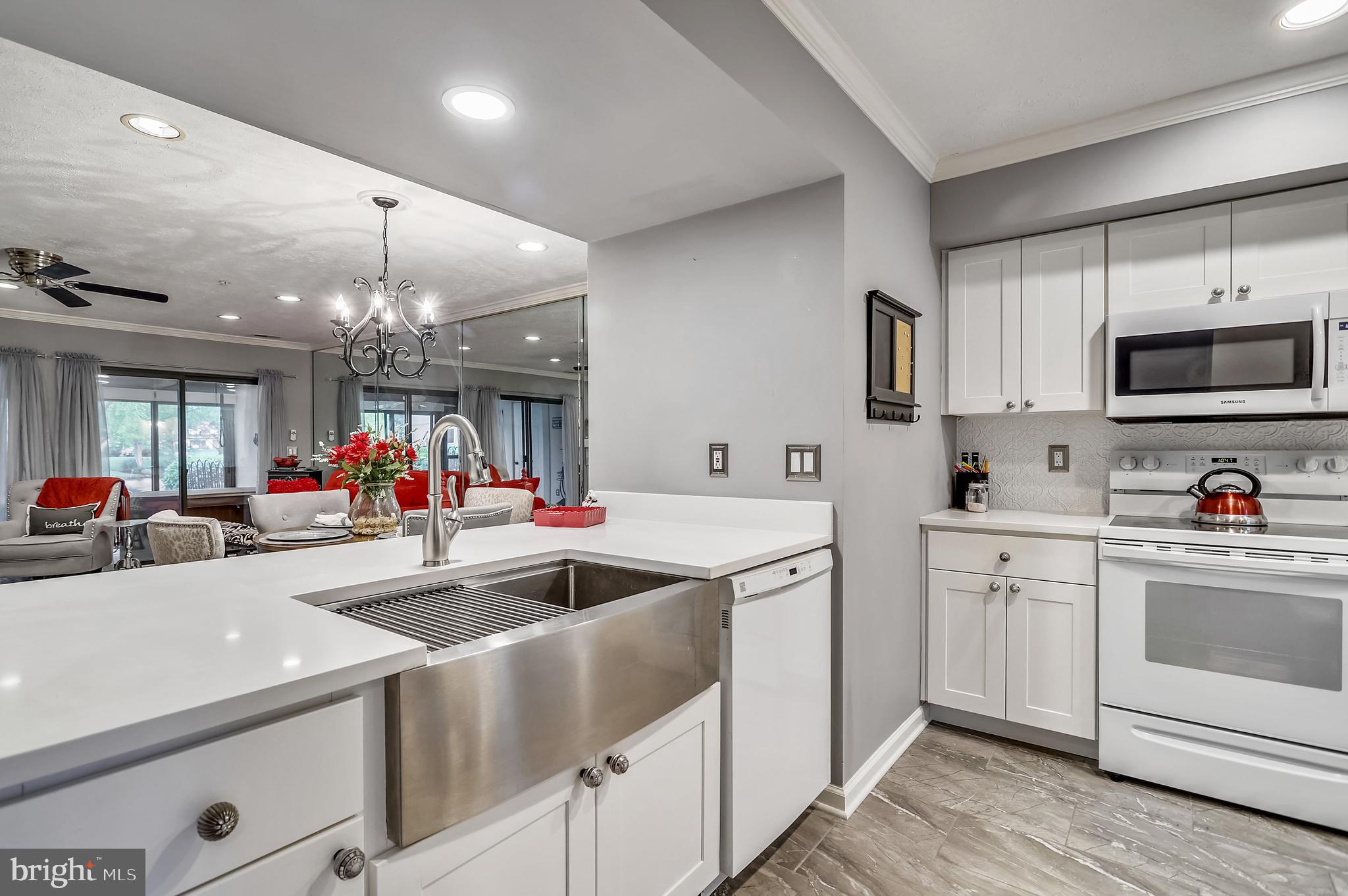 QUEENS LANDING - Residential