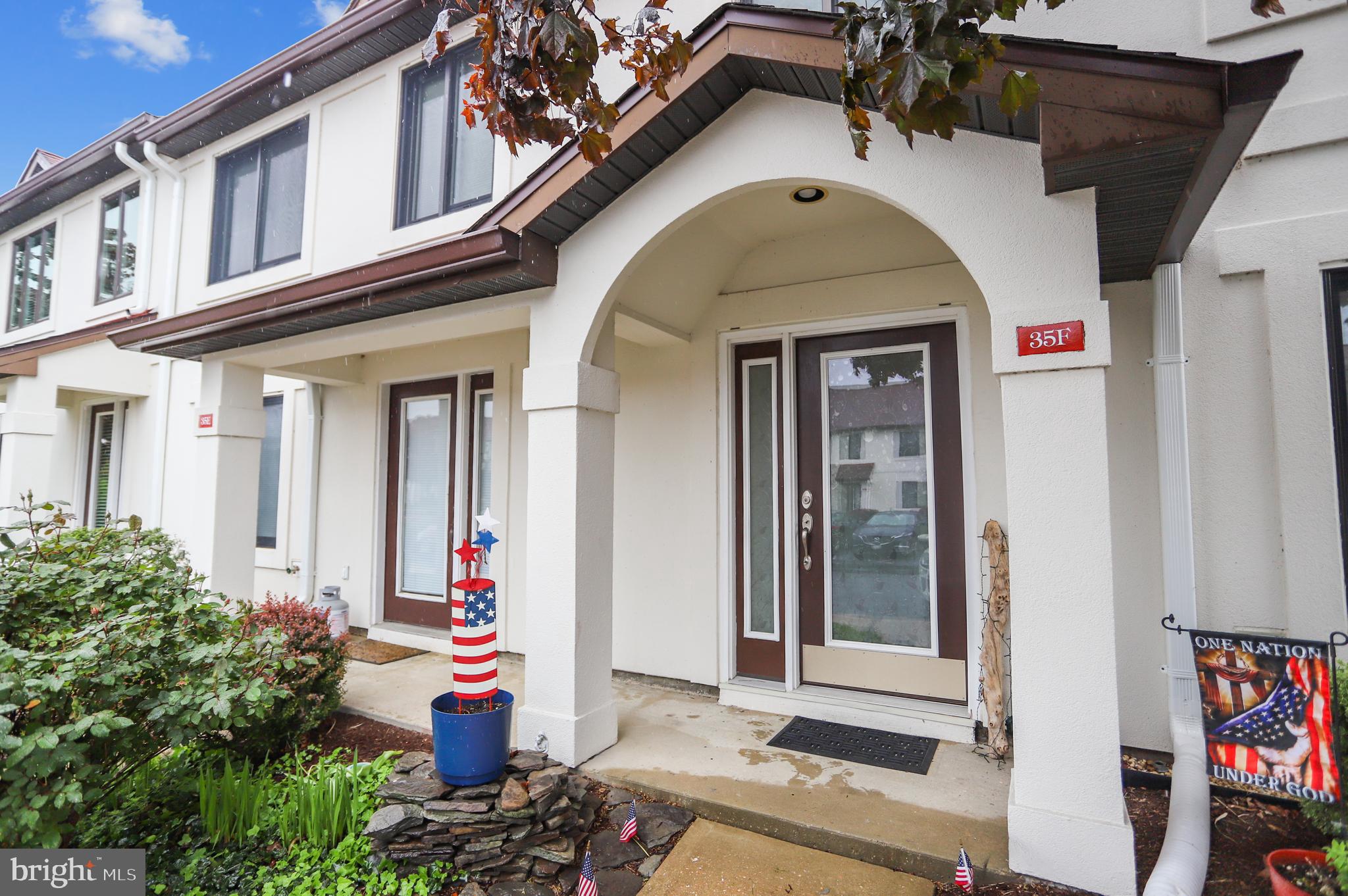 QUEENS LANDING - Residential