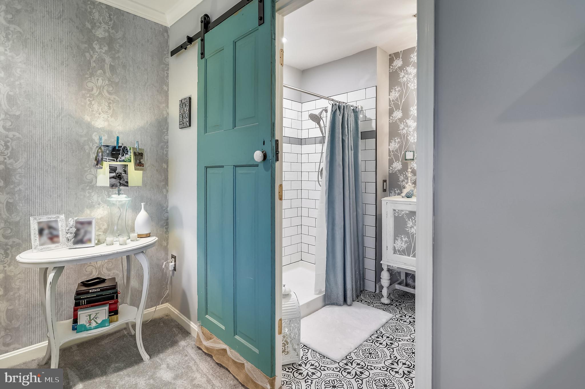 QUEENS LANDING - Residential