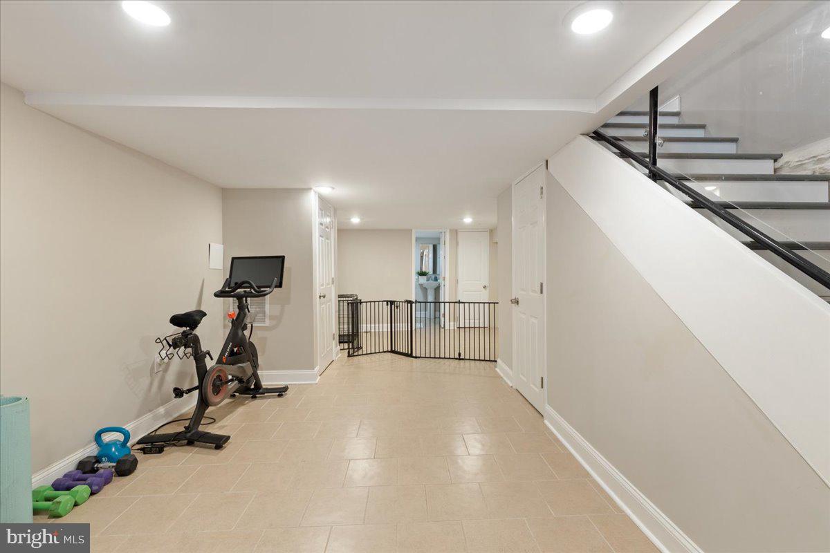 BROADWAY EAST - Residential Lease