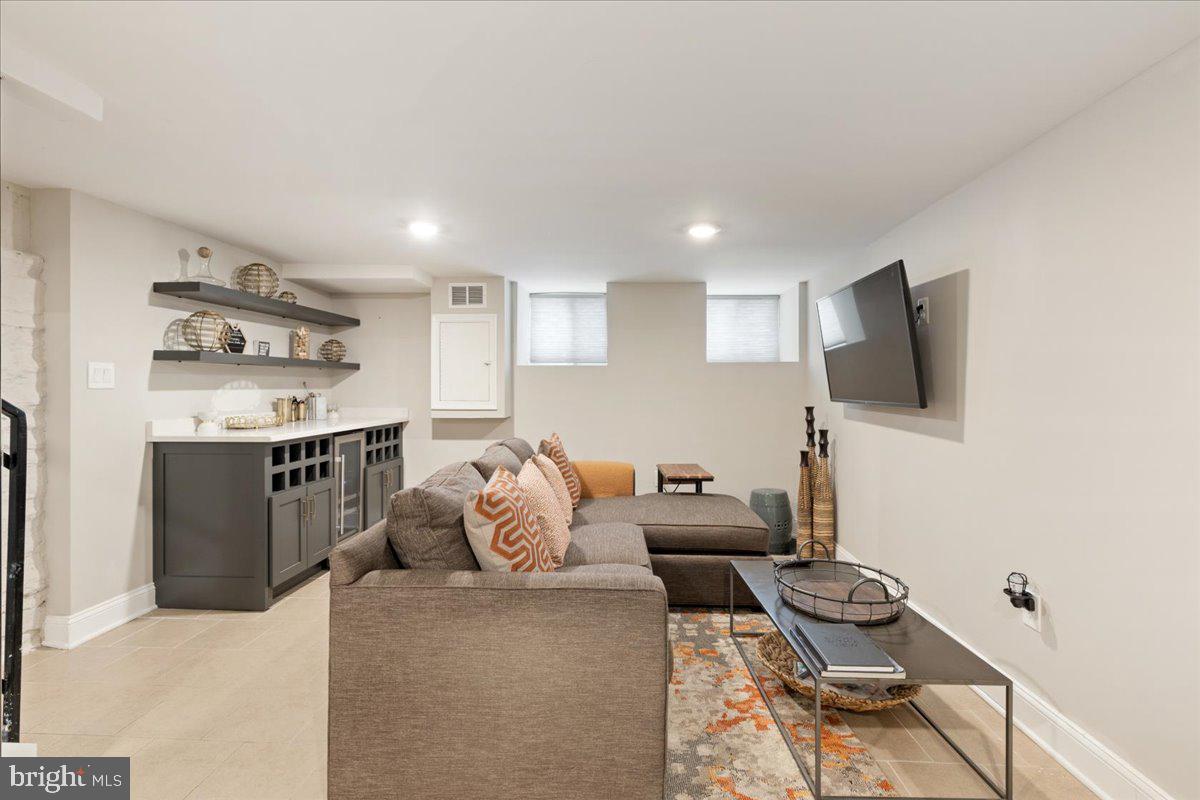 BROADWAY EAST - Residential Lease