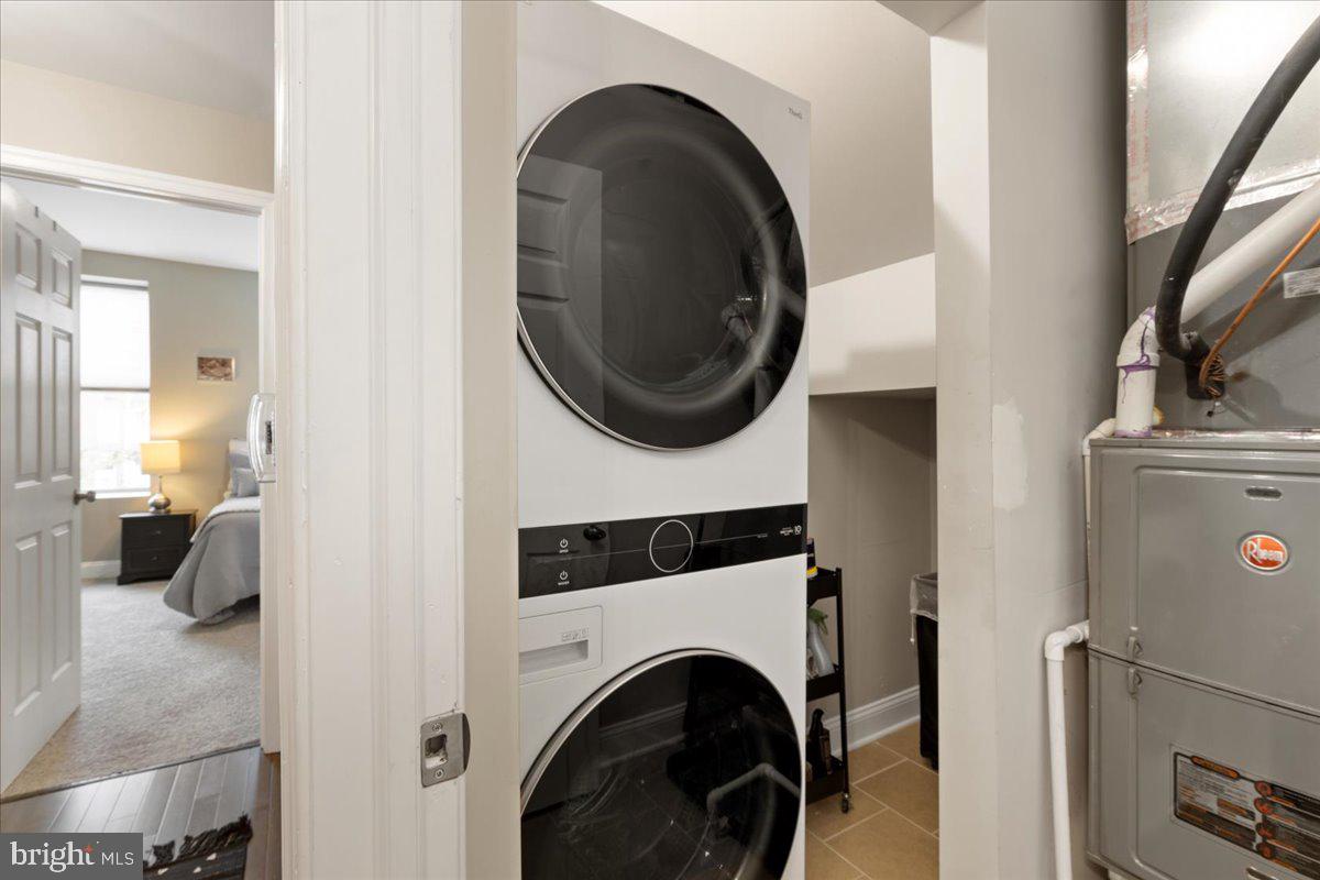 BROADWAY EAST - Residential Lease