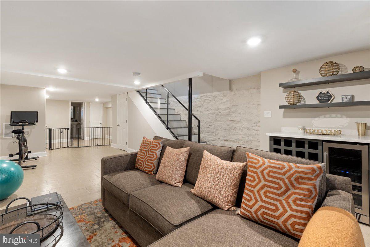 BROADWAY EAST - Residential Lease