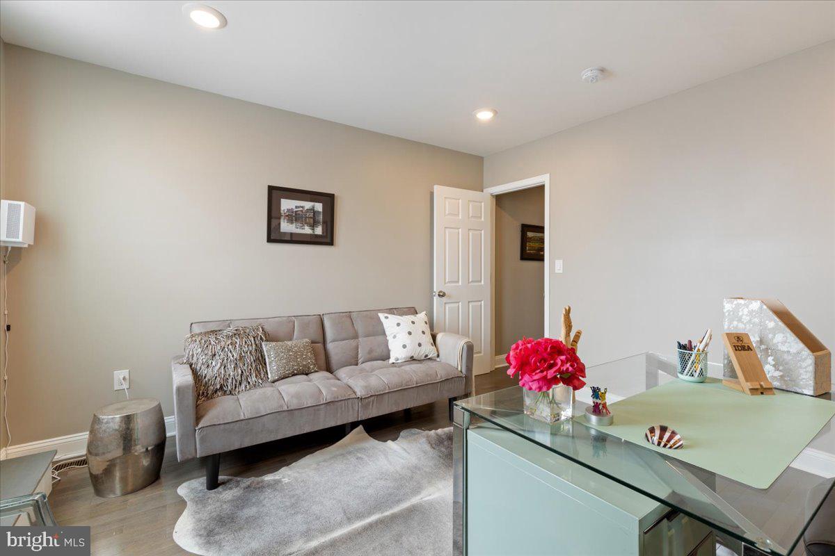 BROADWAY EAST - Residential Lease