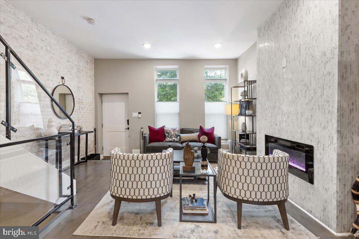 BROADWAY EAST - Residential Lease