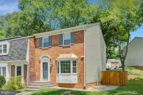 Photo of 4900 Mcfarland Drive, FAIRFAX, VA 22032 (MLS # VAFX2311038)