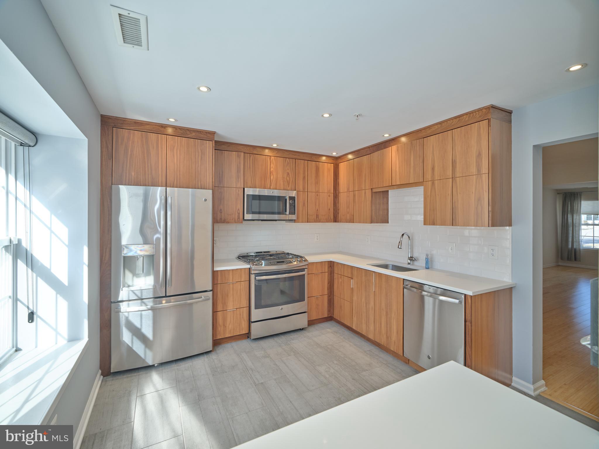 WILSHIRE HUNT - Residential Lease