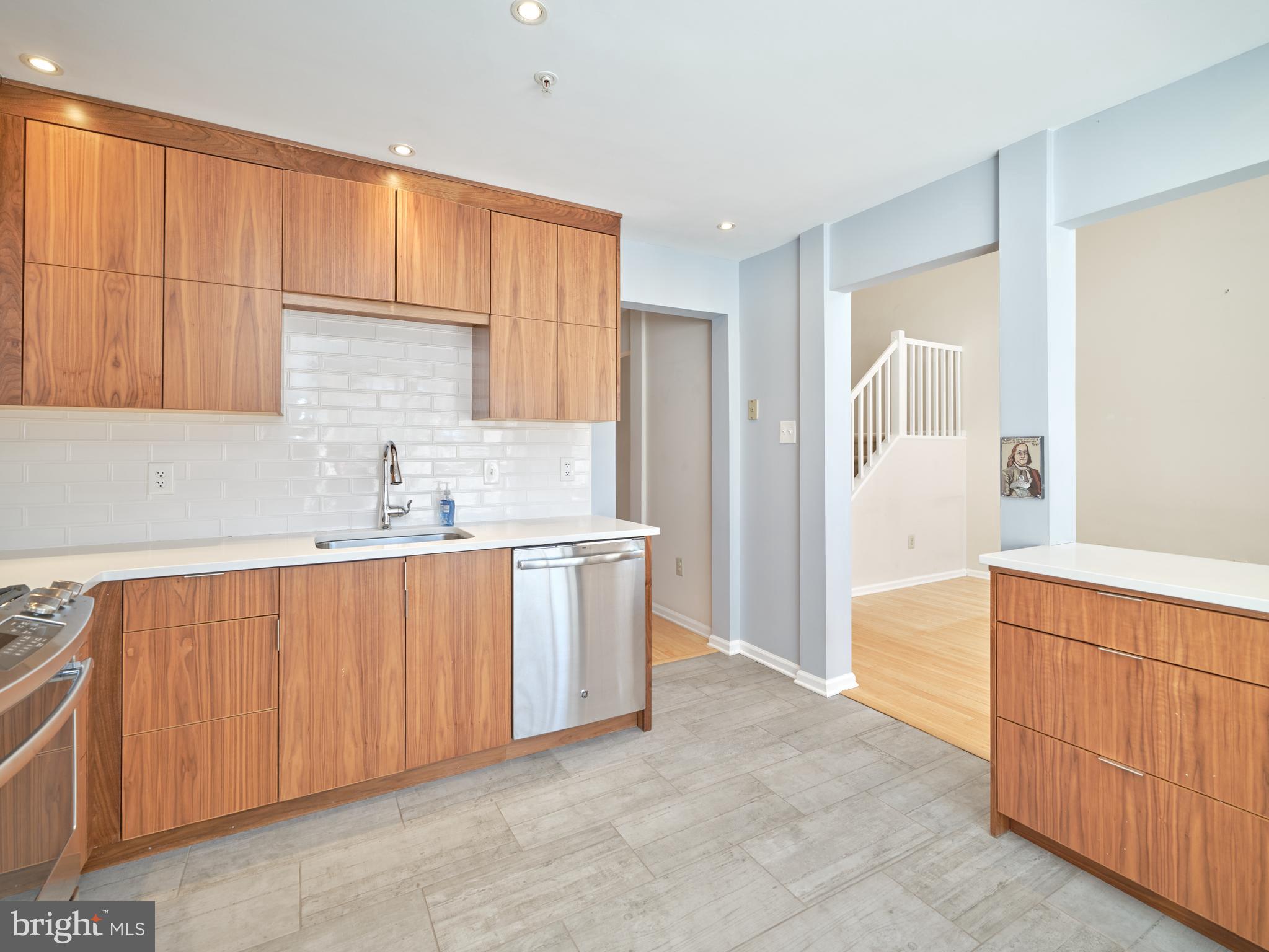 WILSHIRE HUNT - Residential Lease