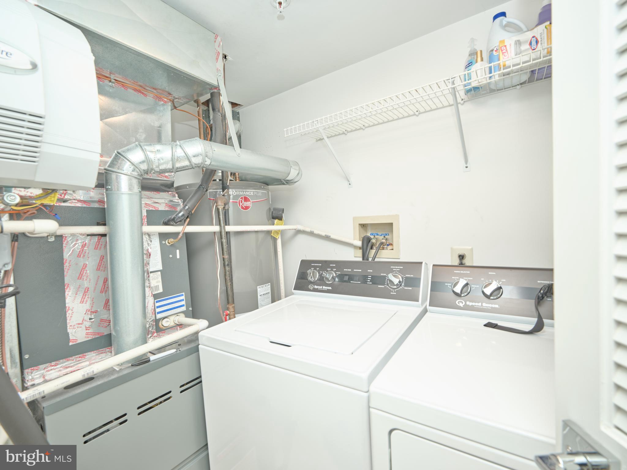 WILSHIRE HUNT - Residential Lease