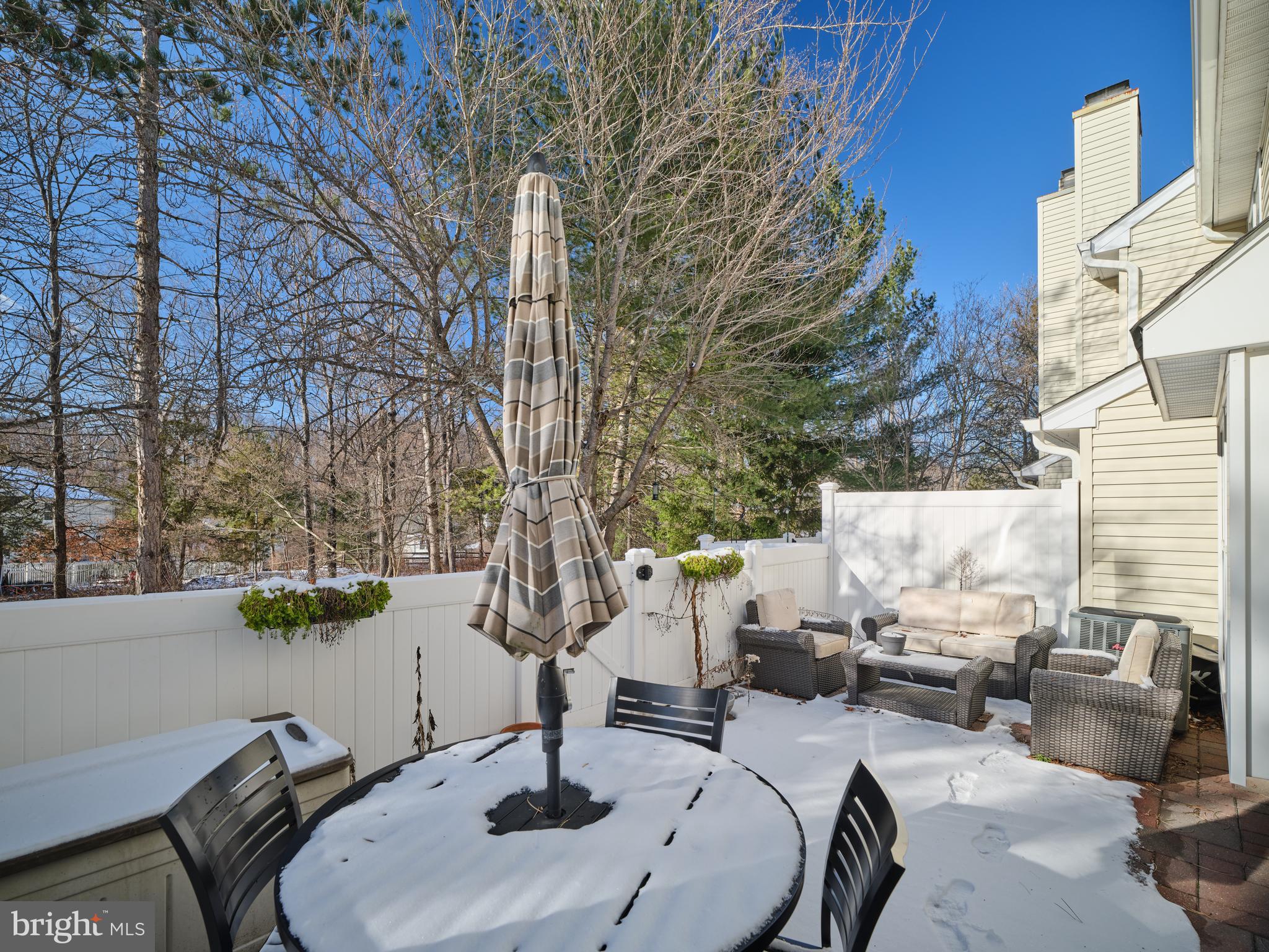 WILSHIRE HUNT - Residential Lease