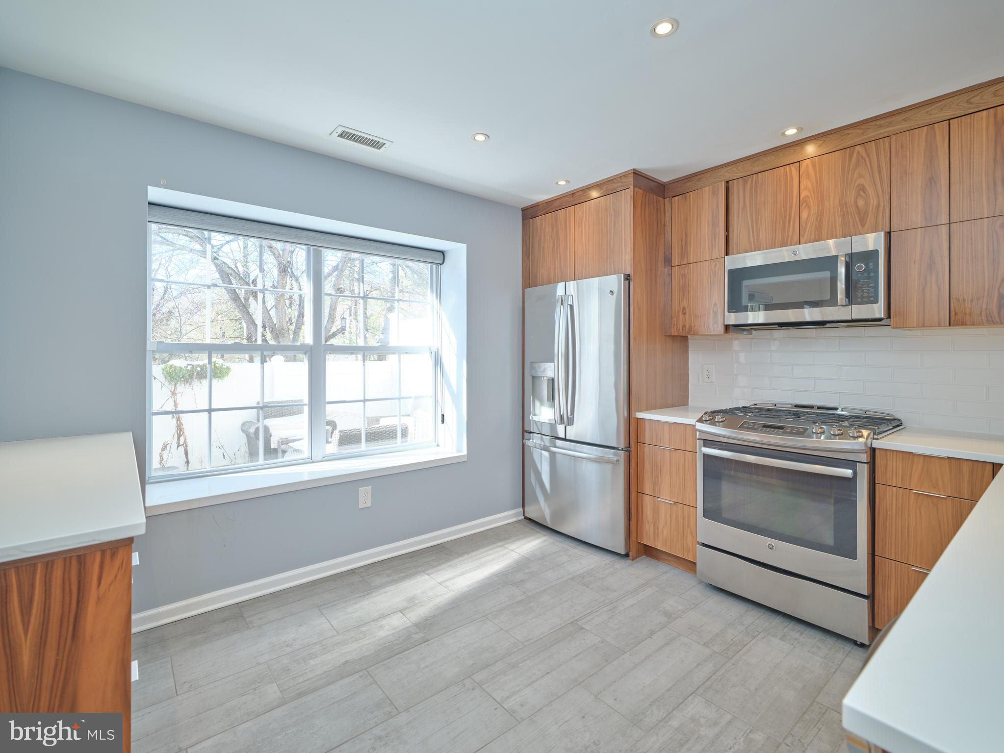 WILSHIRE HUNT - Residential Lease