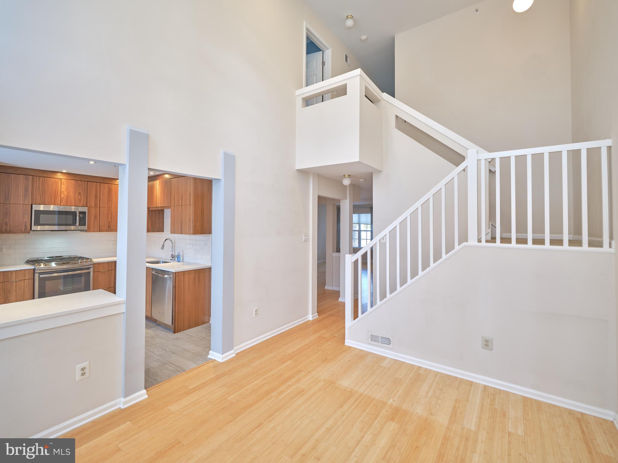 WILSHIRE HUNT - Residential Lease