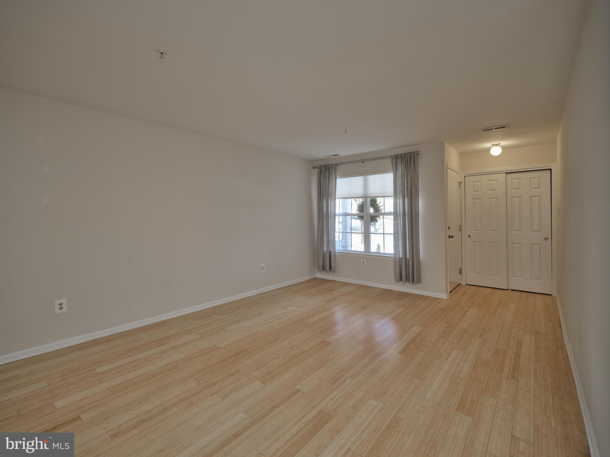 WILSHIRE HUNT - Residential Lease