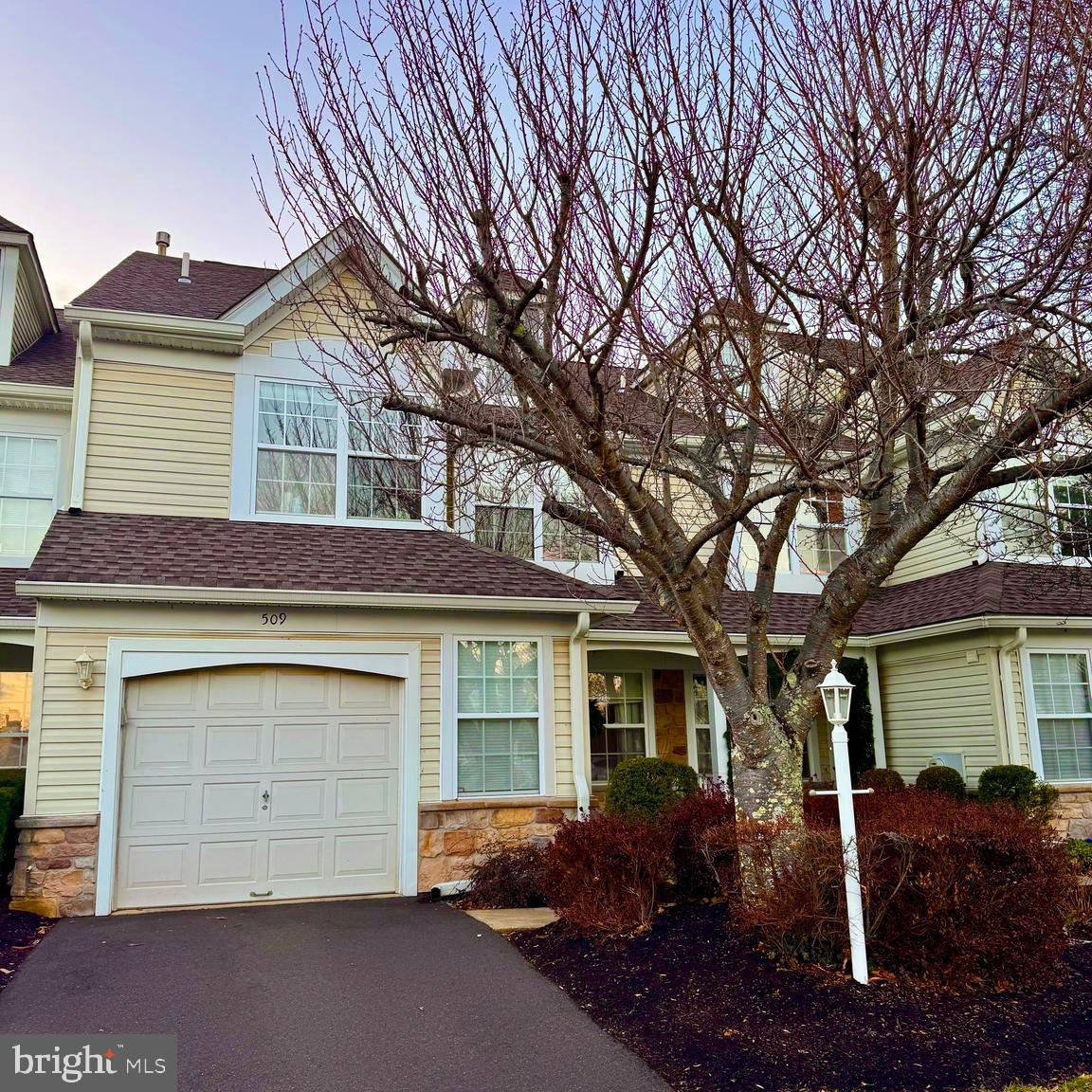 WILSHIRE HUNT - Residential Lease