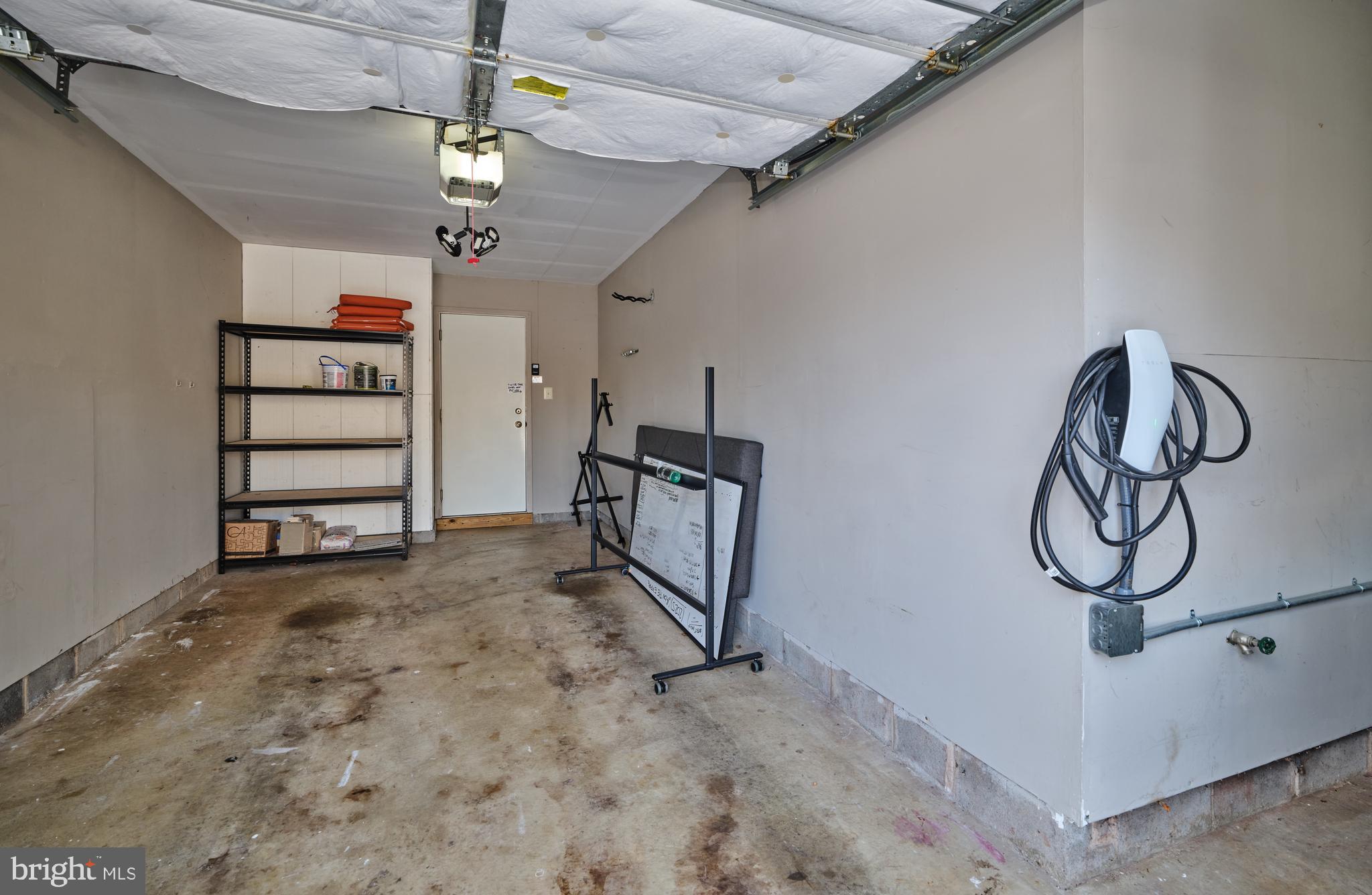 WILSHIRE HUNT - Residential Lease