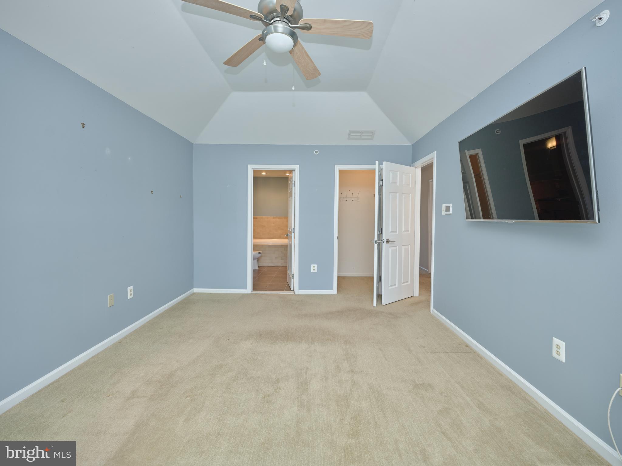 WILSHIRE HUNT - Residential Lease