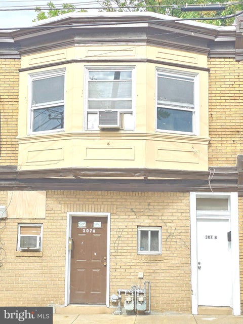 Townhouse For Rent - 307 Clifton Avenue #2<br/> DARBY, PA 19023