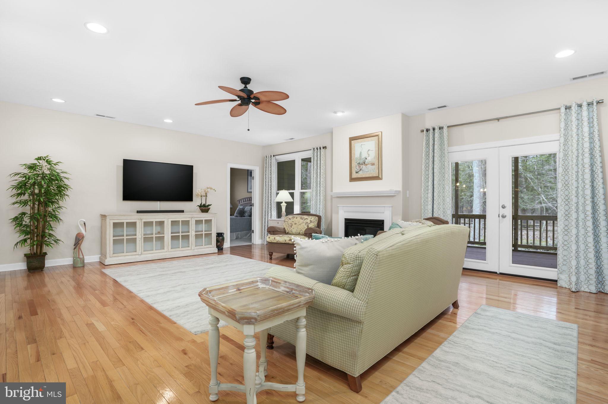 GOLF CLUB SHORES I - Residential