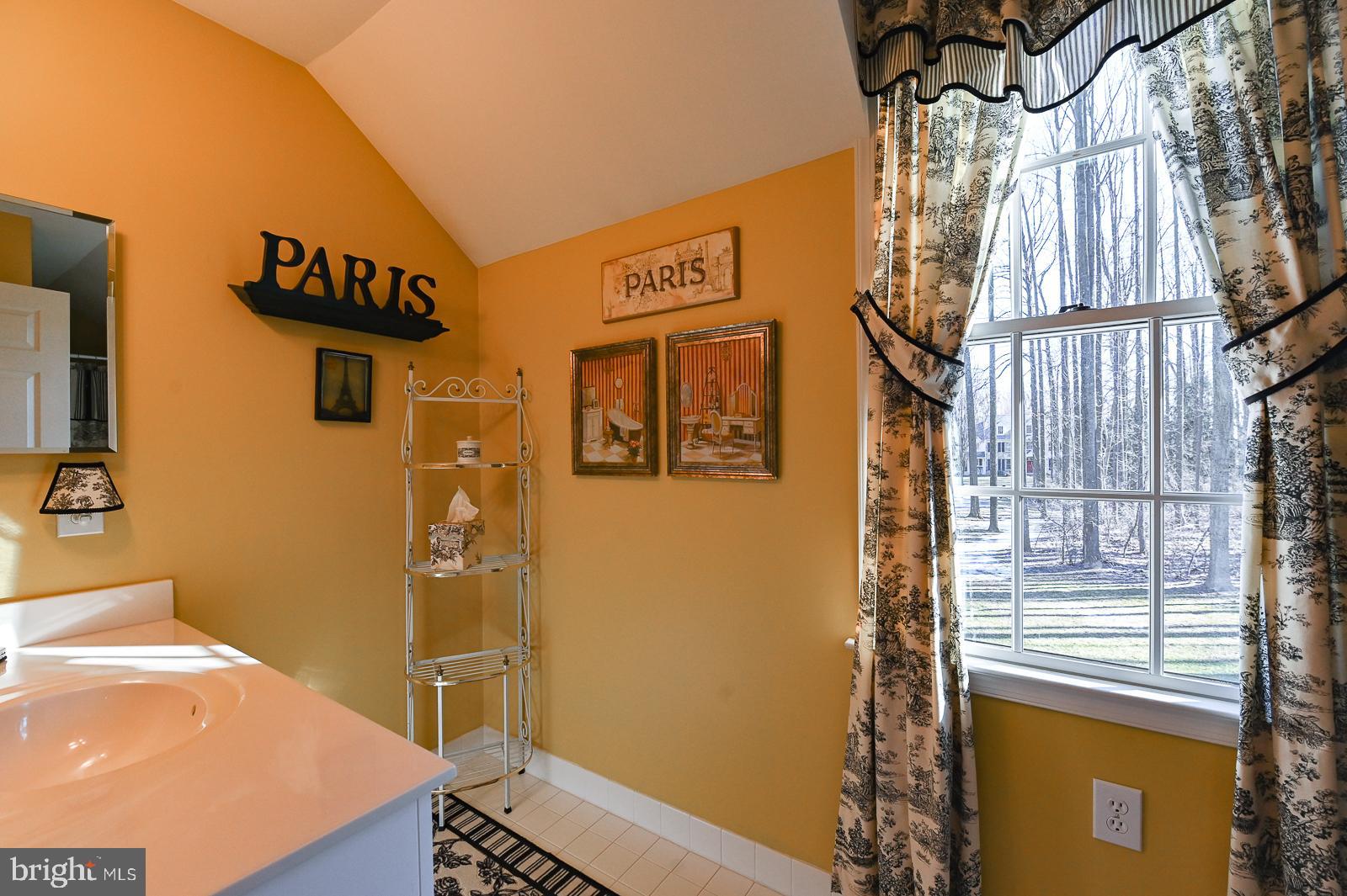 WHITEHORSE - Residential