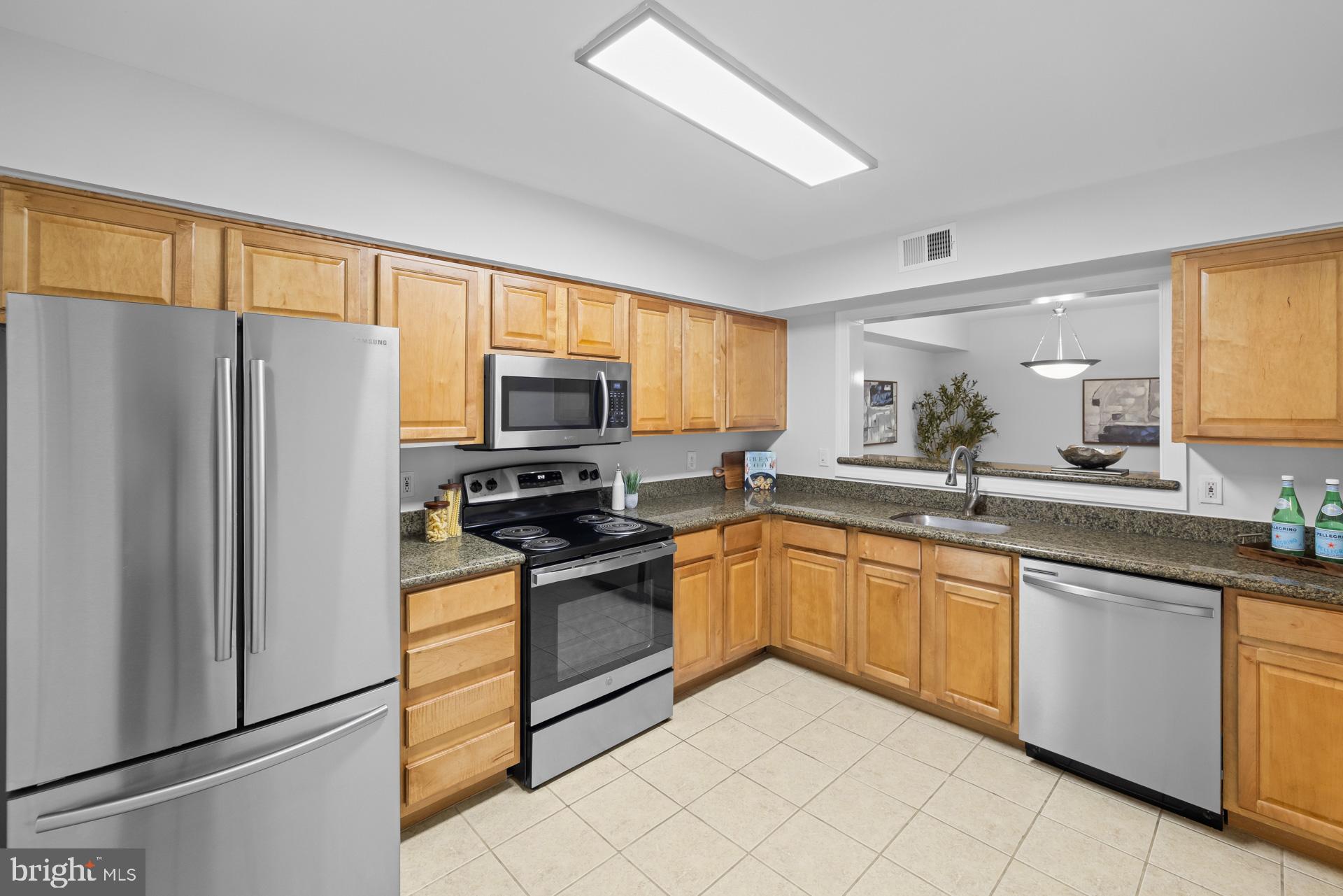 FOUR WINDS AT OAKTON - Residential