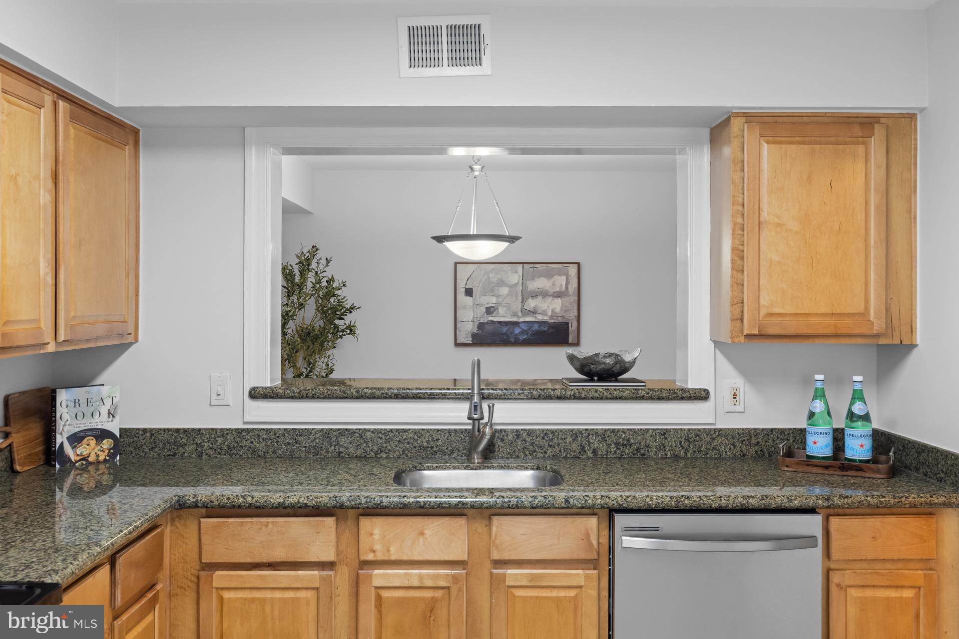 FOUR WINDS AT OAKTON - Residential