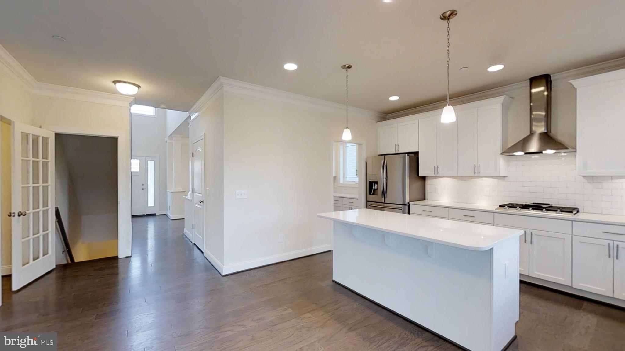 ROLLING KNOLLS - Residential