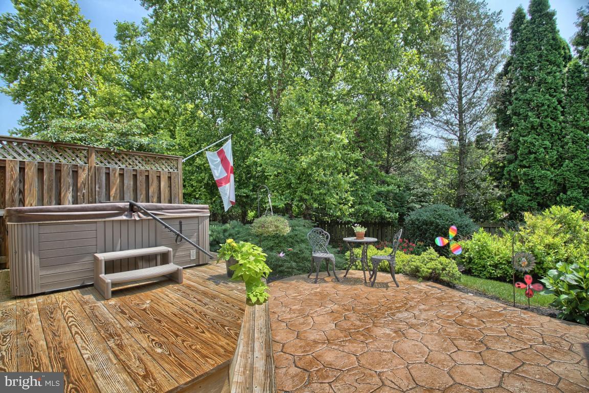 KINGS POINTE - Residential
