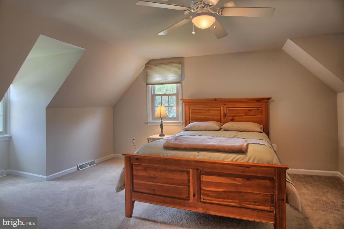KINGS POINTE - Residential