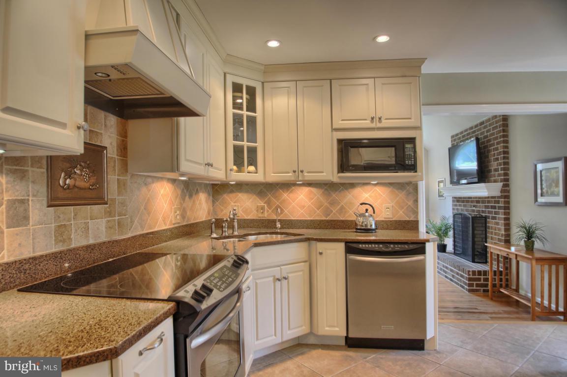 KINGS POINTE - Residential