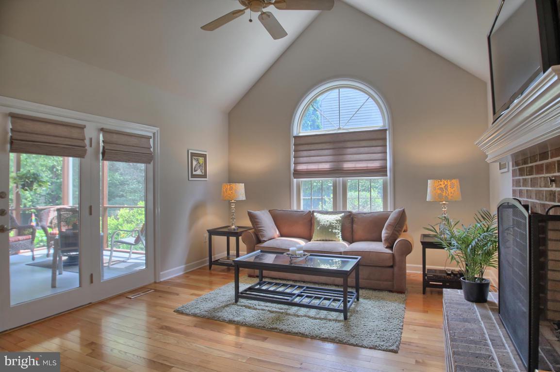 KINGS POINTE - Residential