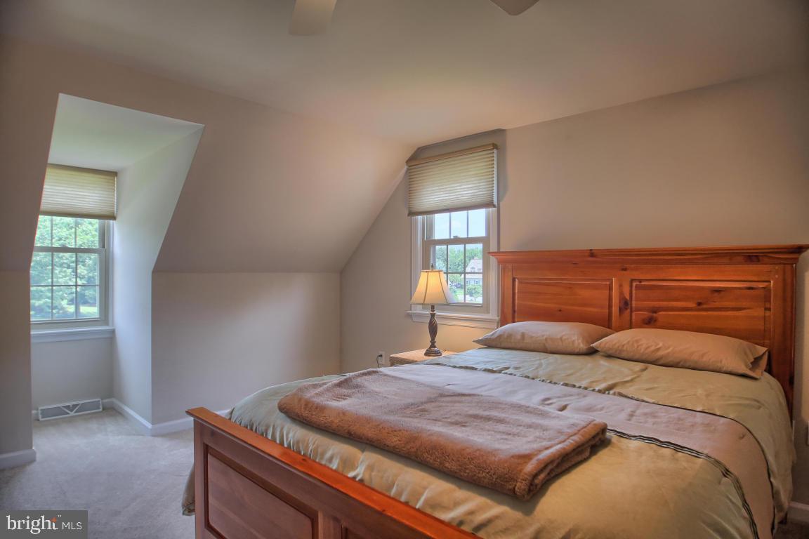 KINGS POINTE - Residential