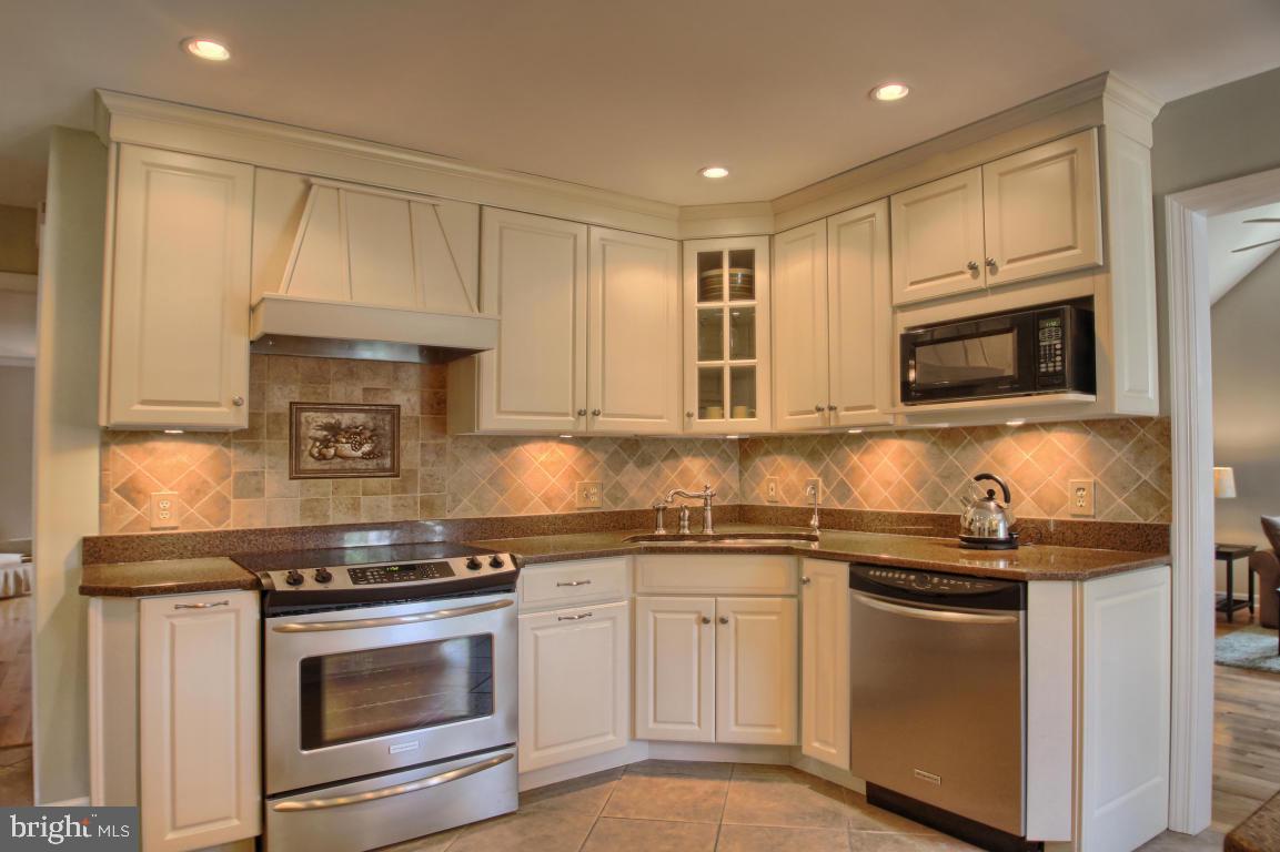 KINGS POINTE - Residential