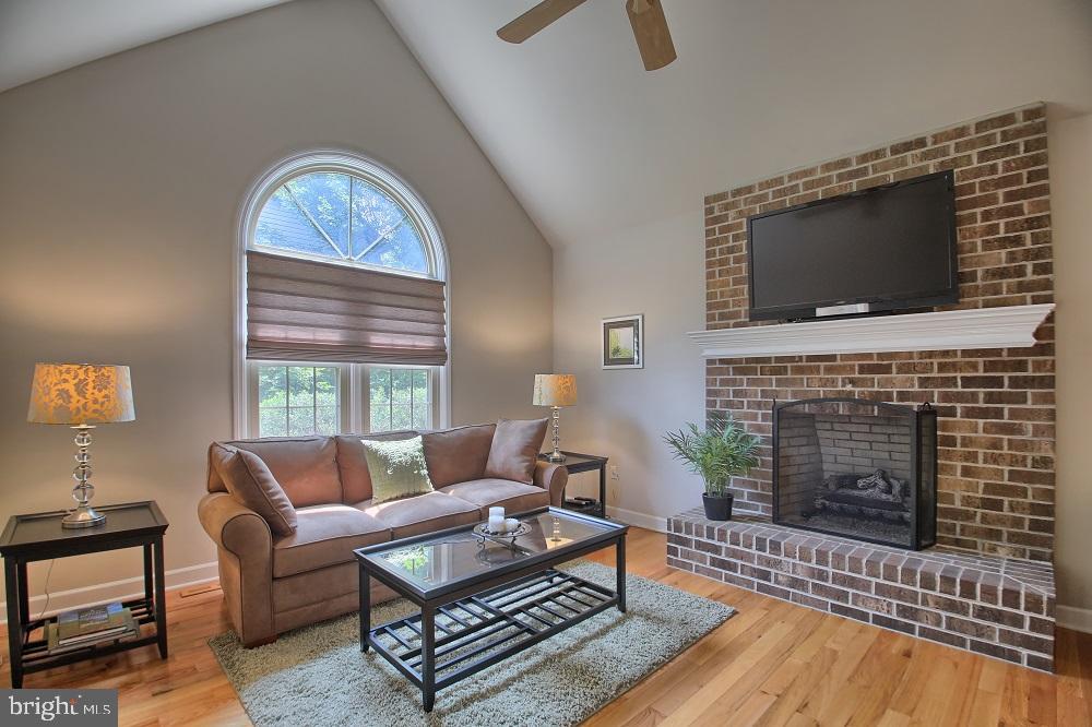 KINGS POINTE - Residential
