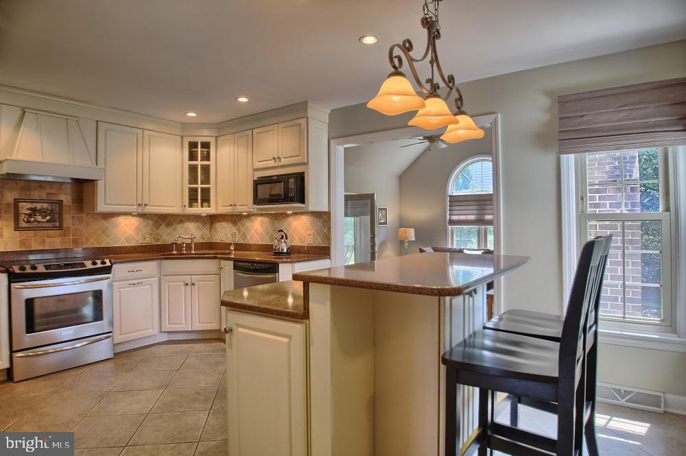 KINGS POINTE - Residential