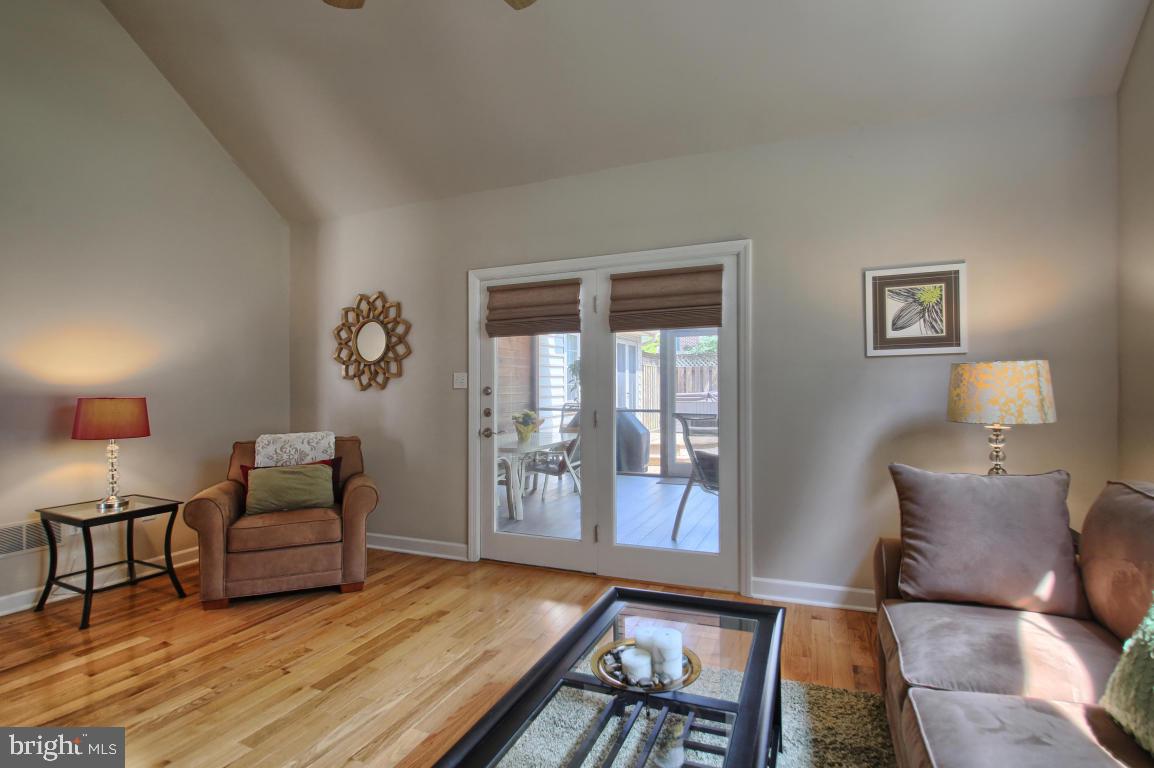 KINGS POINTE - Residential