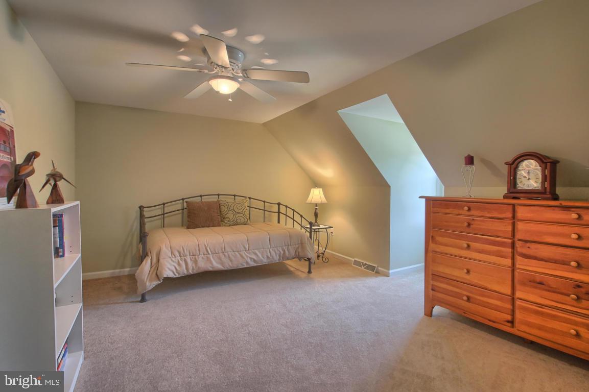 KINGS POINTE - Residential