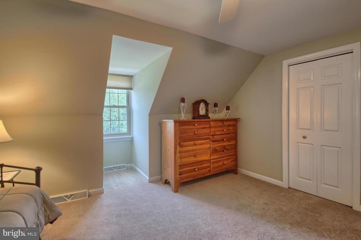 KINGS POINTE - Residential