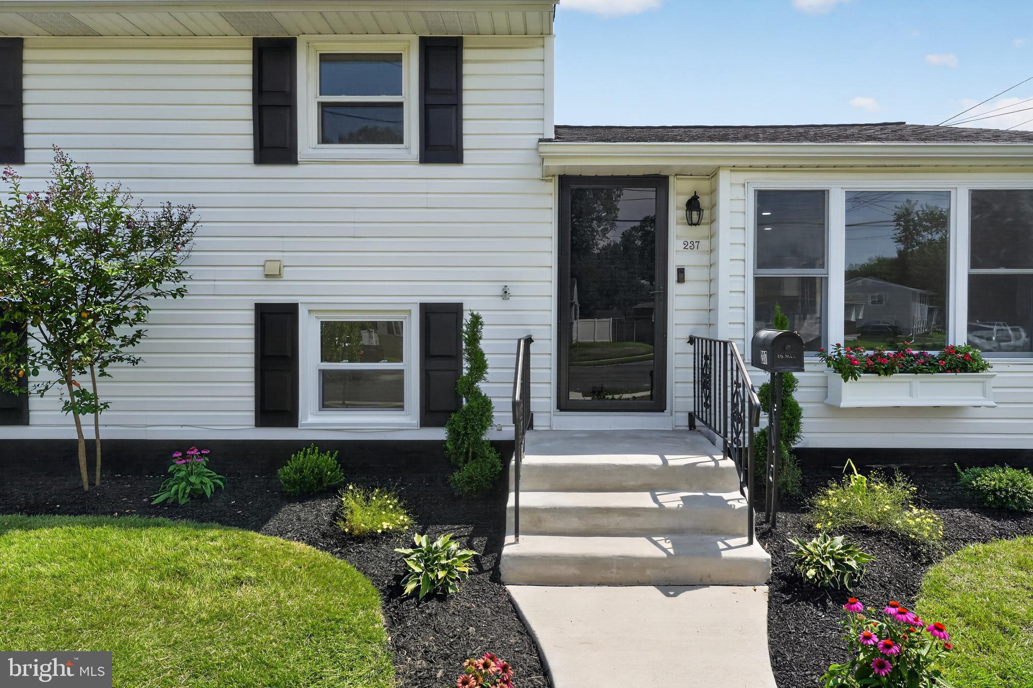 237 WINDSOR LANE