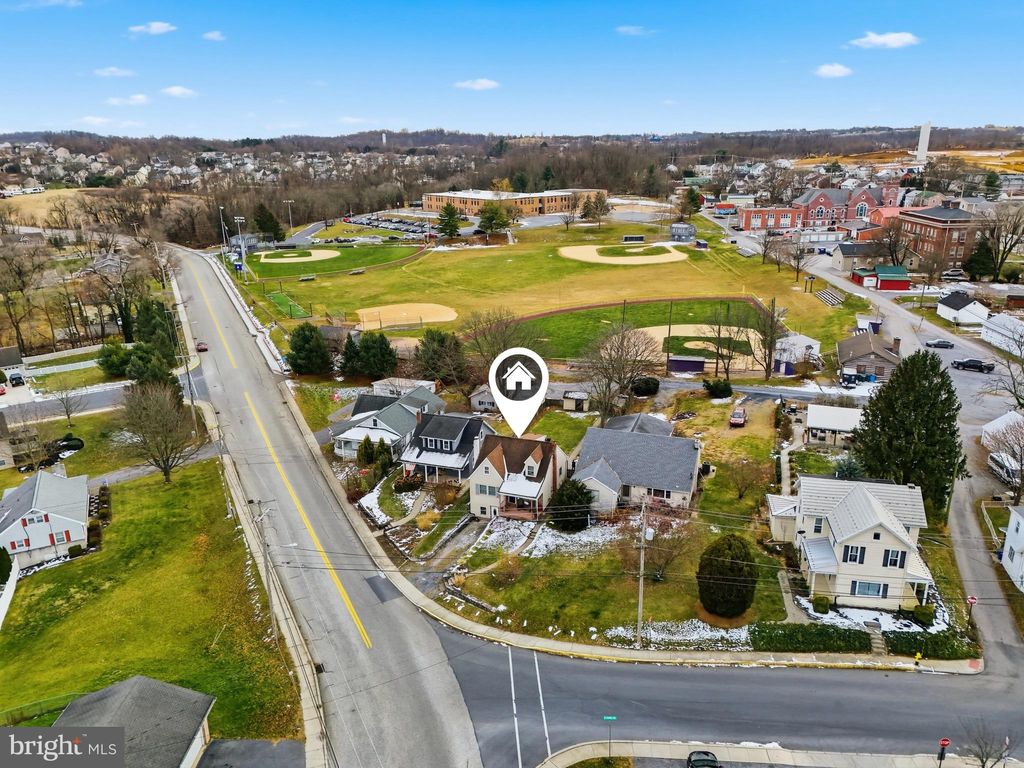 Photo of 102 S Chestnut Street, DILLSBURG, PA 17019 (MLS # PAYK2094558)