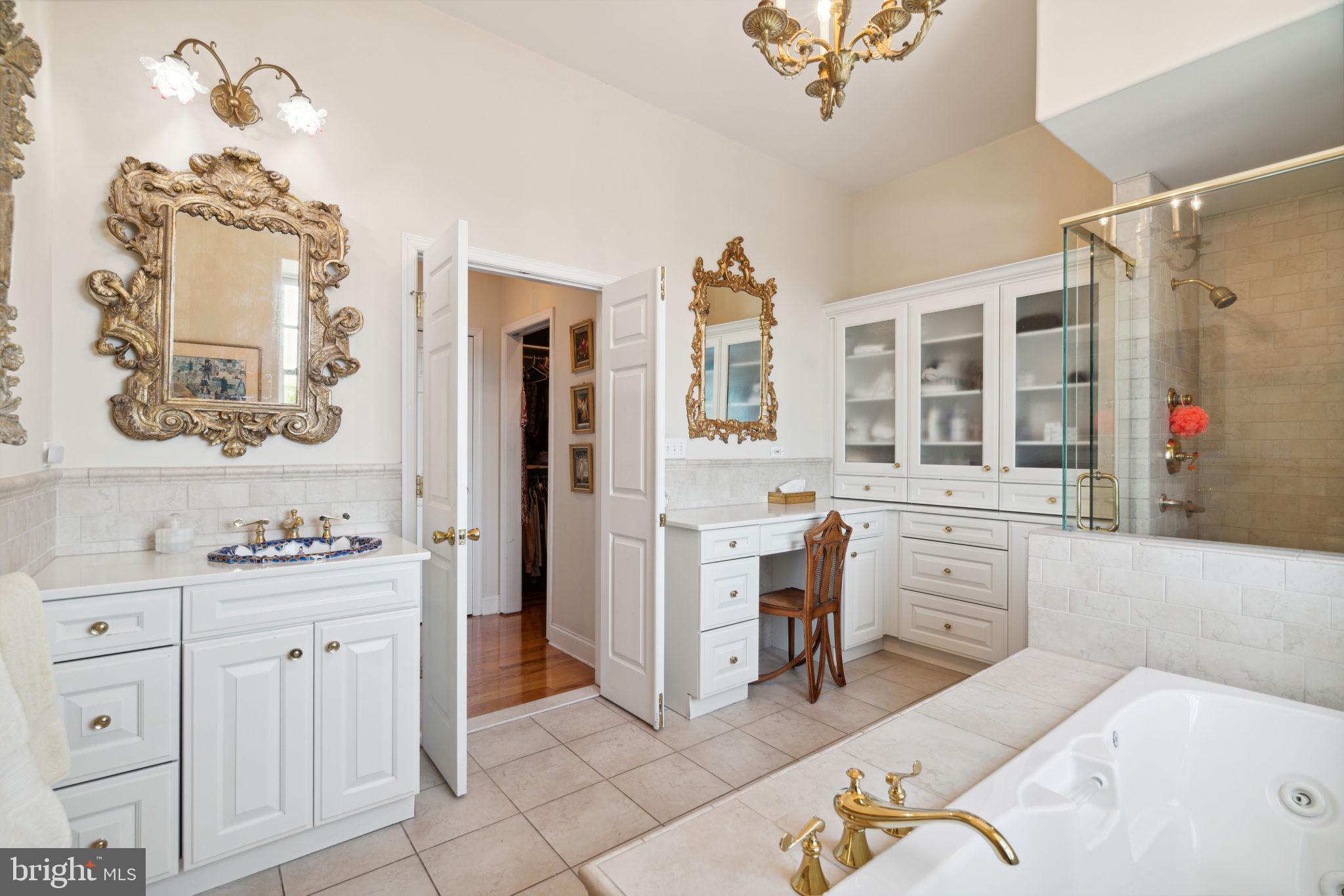 BELLA VISTA - Residential