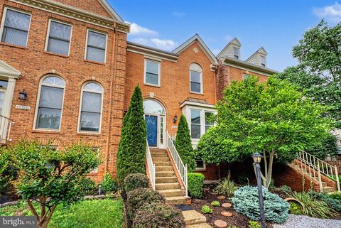 Photo of 46522 Lynnhaven Square, STERLING, VA 20165 (MLS # VALO2126670)