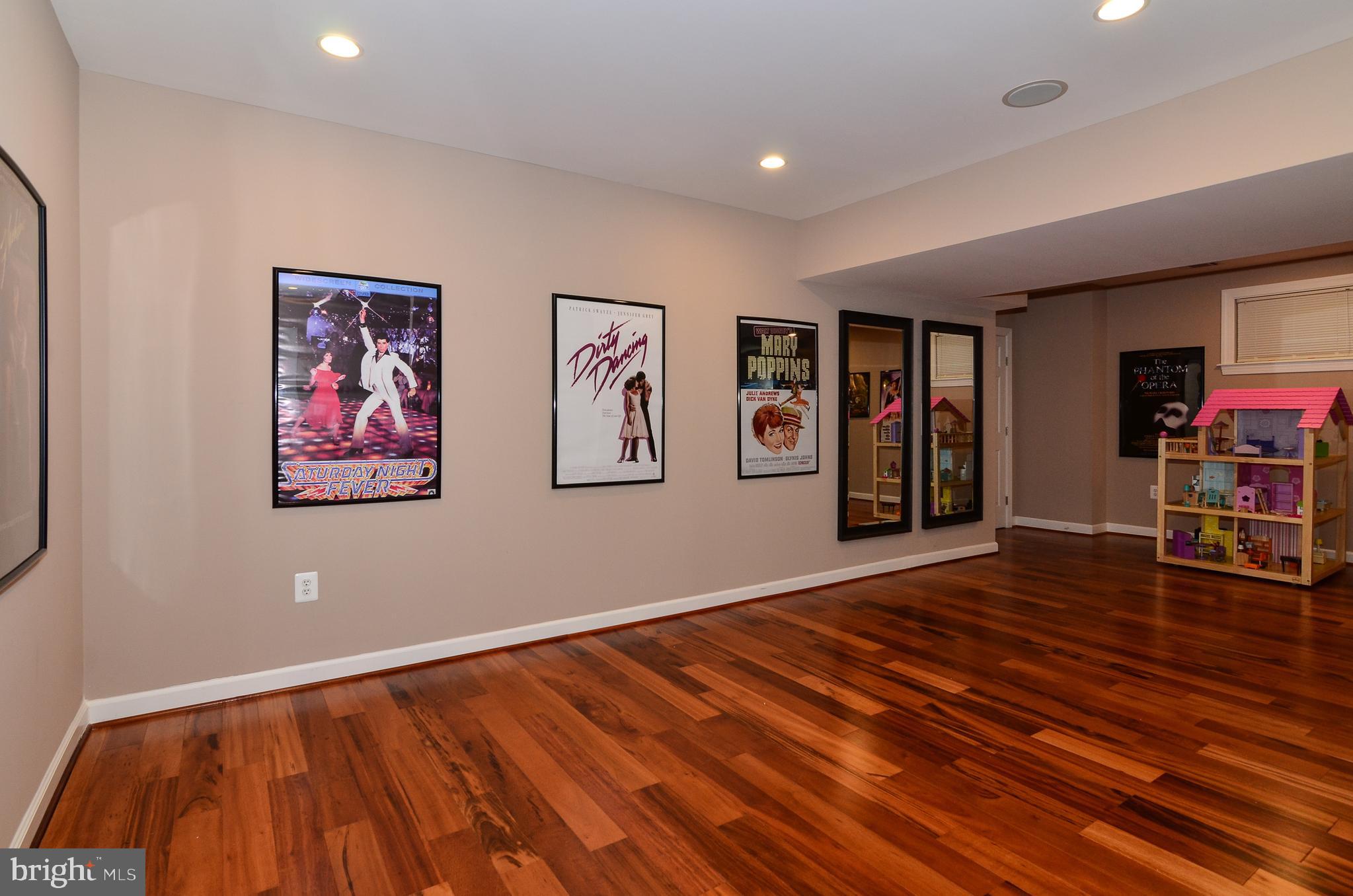 ESTATES AT LEETON MANOR - Residential