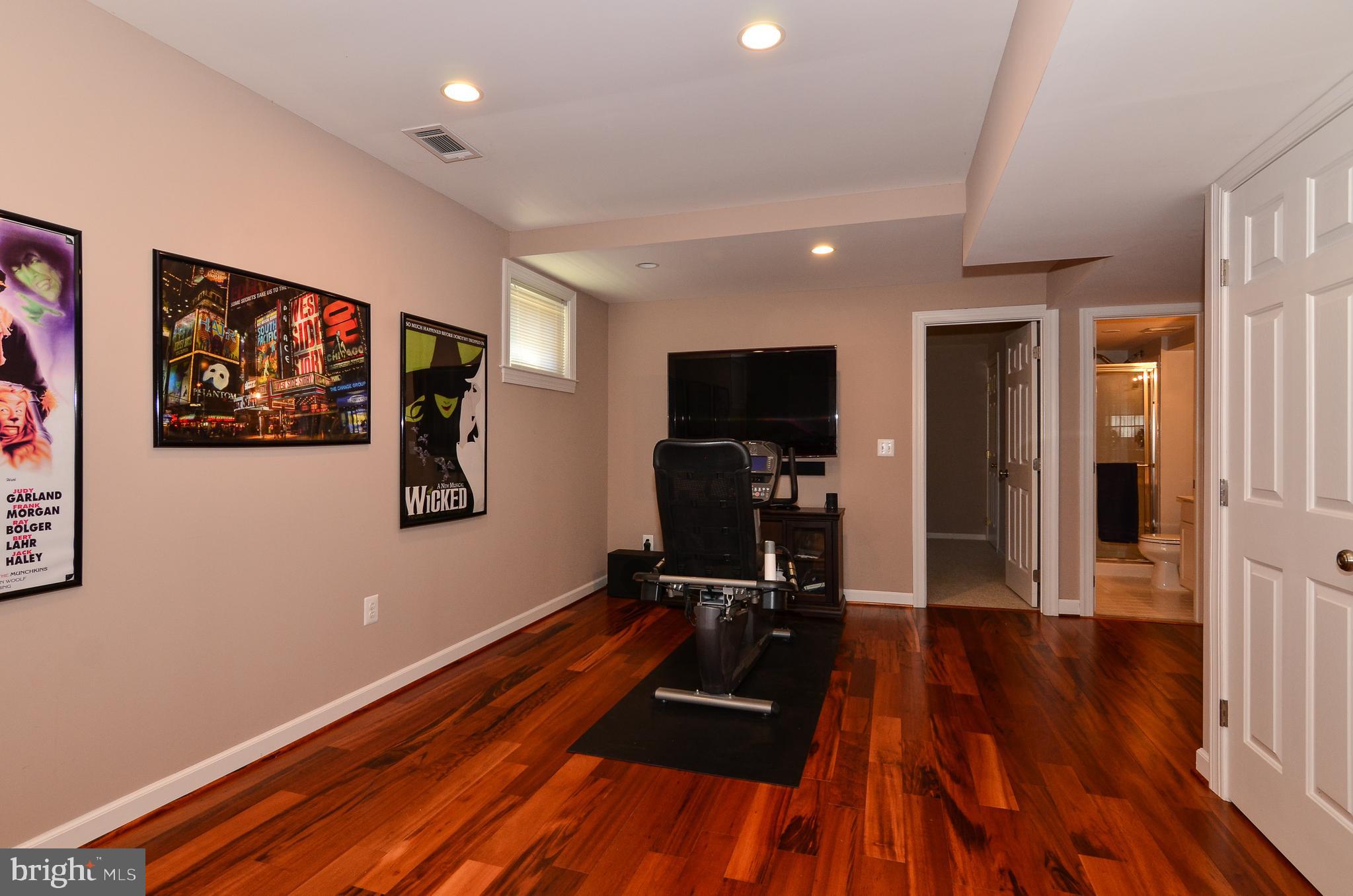 ESTATES AT LEETON MANOR - Residential