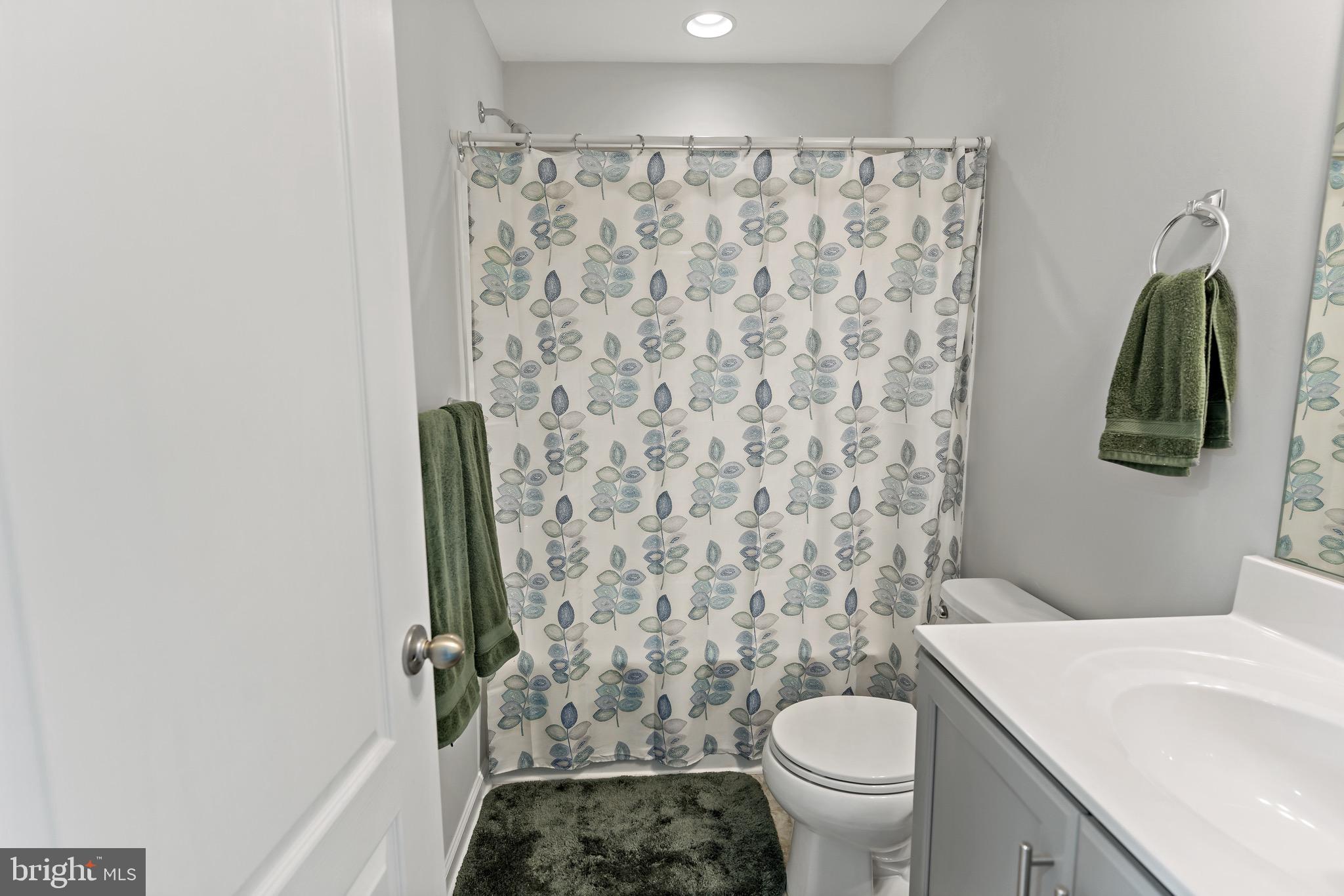 OVERLOOK AT RIVERSIDE TOWNHOMES - Residential