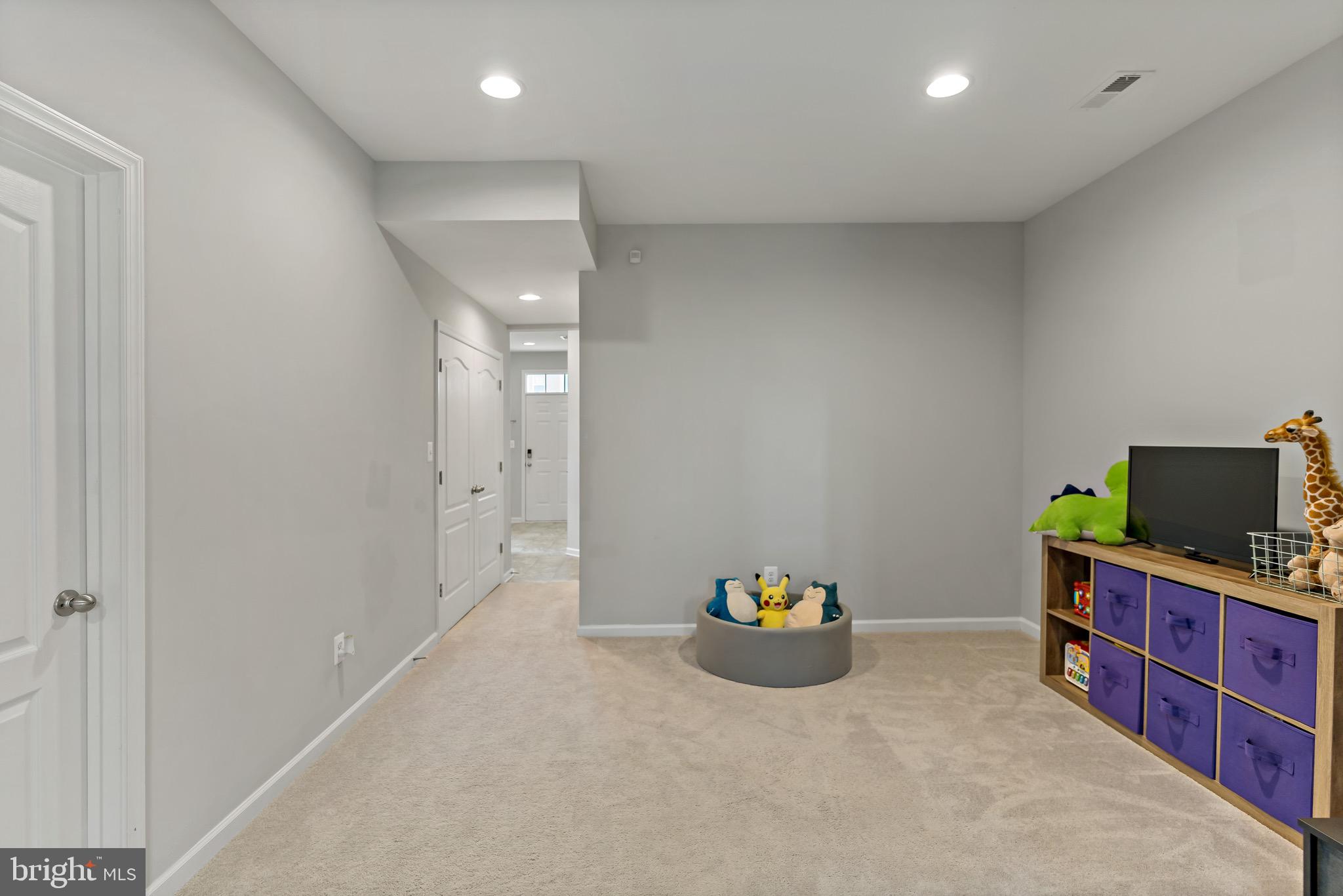 OVERLOOK AT RIVERSIDE TOWNHOMES - Residential