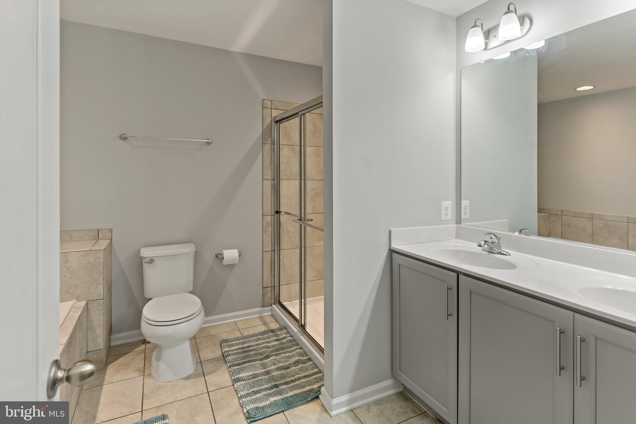 OVERLOOK AT RIVERSIDE TOWNHOMES - Residential